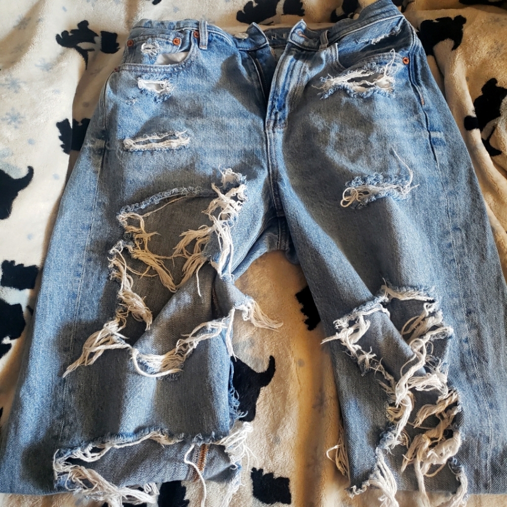 American Eagle Outfitters distressed boyfriend jeans